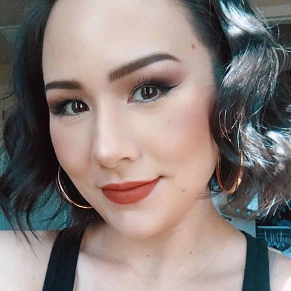 Meet your Posher, Carly - Picture 2 of 4